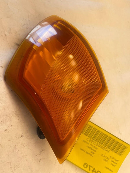 2002 - 2005 SATURN VUE Front Corner Side Marker Light Lamp Right Passenger Side