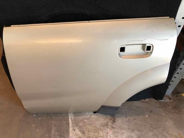 2002 - 2005 SATURN VUE 3.0L Sport Utility Rear Door Shell Left Driver Side OEM