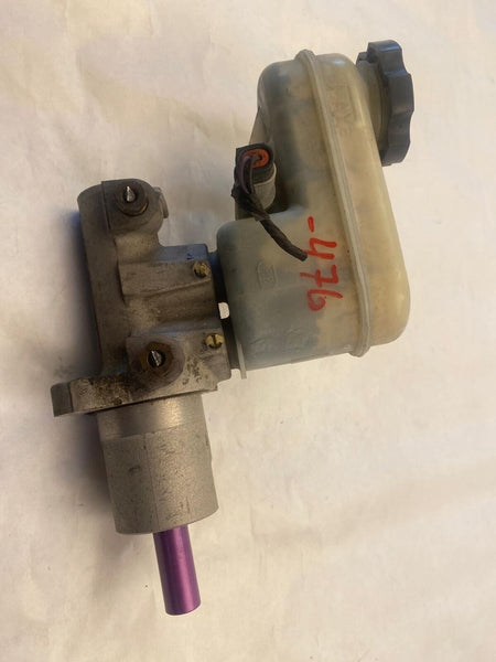 2002 - 2003 SATURN VUE Brake Master Cylinder w/ Fluid Reservoir Bottle Tank OEM