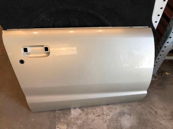 2002-2005 SATURN VUE Sport Utility 4 Door Front Door Shell Right Passenger Side