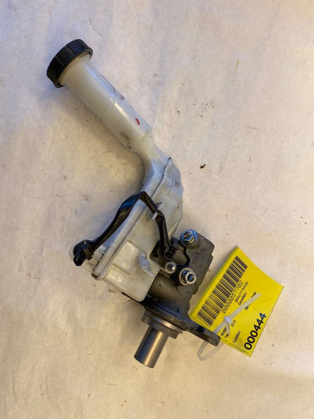 2013-2019 NISSAN SENTRA Master Cylinder w/ Fluid Bottle Vehicle Dynamic Control