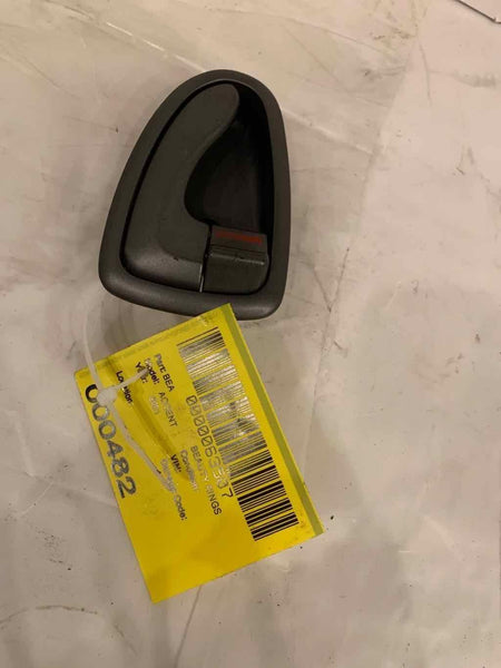 2000 - 2003 HYUNDAI ACCENT Front Inside Door Handle 4-Doors Right Passenger Side