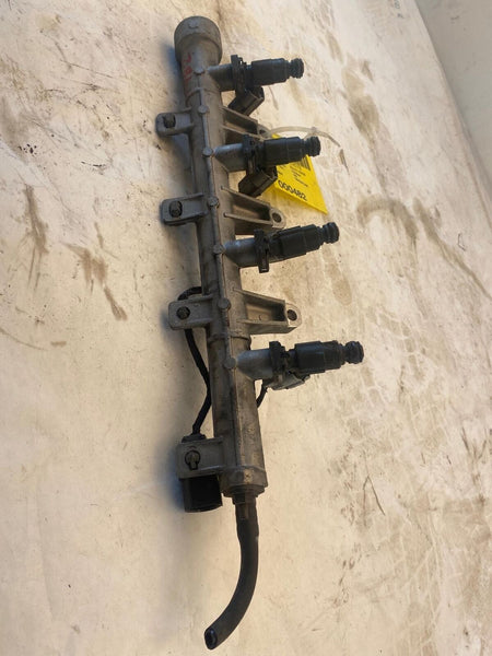 2001 HYUNDAI ACCENT 1.6L 4 Cylinder Fuel Injection Rail with Injector OEM