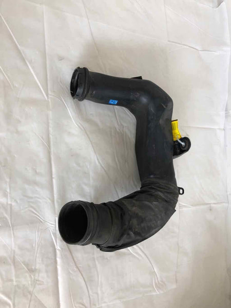 2009 - 2010 HYUNDAI SONATA 4 Cylinder Engine Air Intake Hose Center Intake Duct