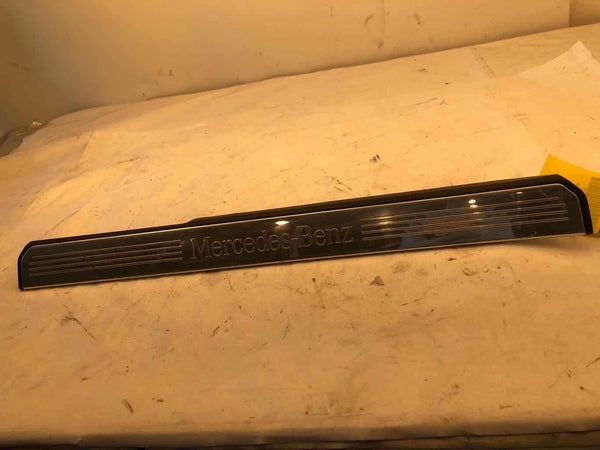 2007 MERCEDES BENZ S550 Front Door Sill Plate Panel Cover Left Driver Side LH