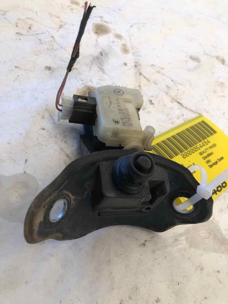 2006 MERCEDES BENZ CLS500C 5.0L Fuel Filler Tank Flap Door Lock Motor Actuator