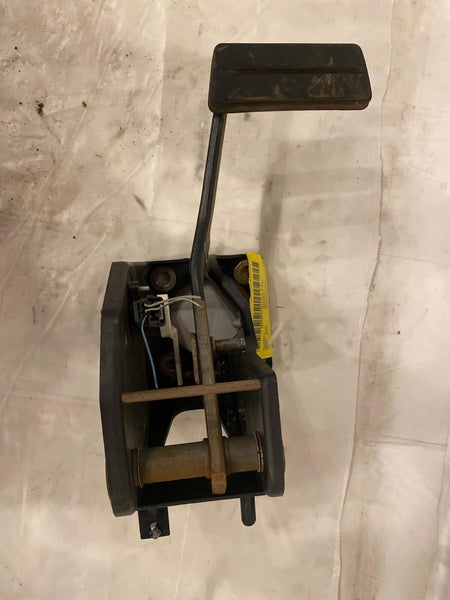 2006 CADILLAC DTS 4.6L Automatic Transmisison Stop Brake Ga Pedal OEM