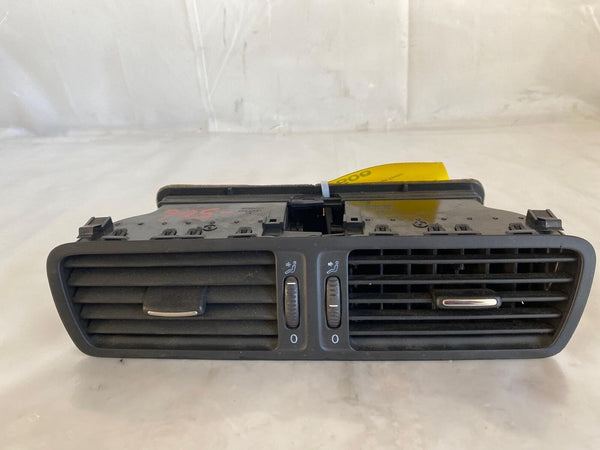 2010 VOLKSWAGEN CC SPORT Front Dash Dual Center Air Conditioner Heater Vents