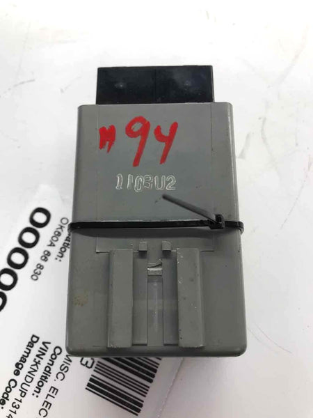 2002 Kia Sedona Carnival Control Unit Flasher ECU Relay OK60A66830