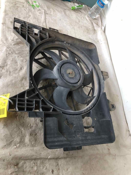 2001 - 2003 FORD ESCAPE Electric Cooling Fan Assembly 6 cylinder Passenger Side
