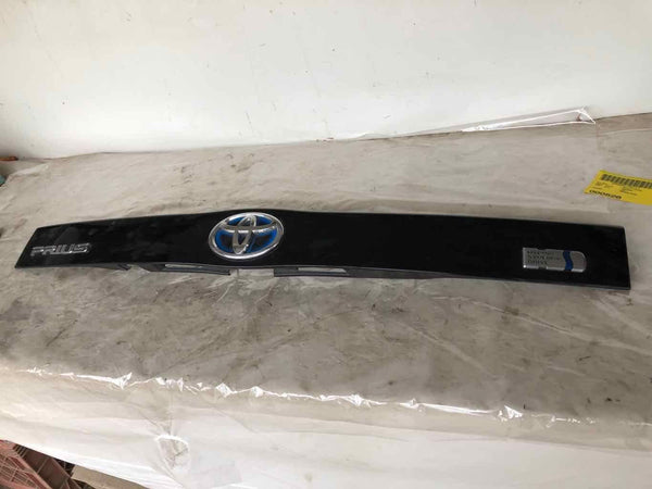 2014 TOYOTA PRIUS Hybrid Tailgate Handle Garnish Trim with Emblem 7680147070 J